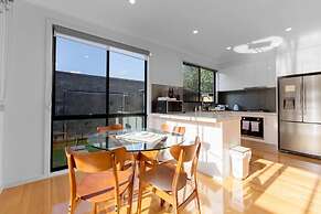 Impressive & Spacious new Townhouse@preston