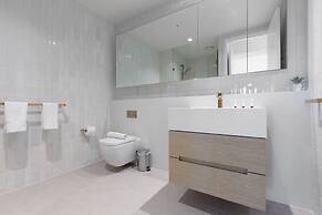 Luxury 2bed2bath apt in the Heart of Mel@collins