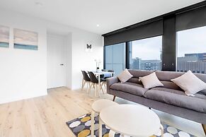 Luxury 2bed2bath apt in the Heart of Mel@collins