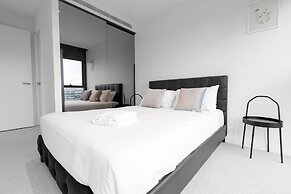 Luxury 2bed2bath apt in the Heart of Mel@collins