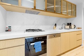 Luxury 2bed2bath apt in the Heart of Mel@collins