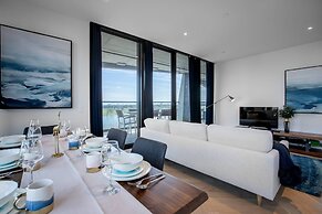 Breathtaking Lake/parkview Apt Pool&gym@3br