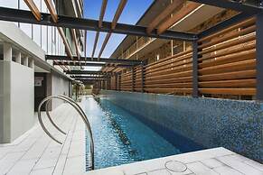 Breathtaking Lake/parkview Apt Pool&gym@3br