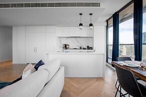 Breathtaking Lake/parkview Apt Pool&gym@3br