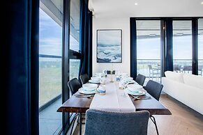 Breathtaking Lake/parkview Apt Pool&gym@3br