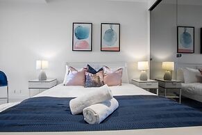 Breathtaking Lake/parkview Apt Pool&gym@3br