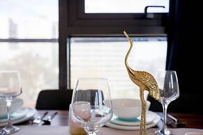 Breathtaking Lake/parkview Apt Pool&gym@3br