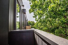 Designer Taste 2BR Townhouse@hawthorn