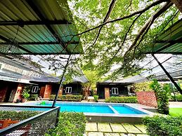 Petak Padin Cottage by The Pool