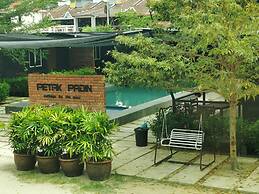 Petak Padin Cottage by The Pool, Kepala Batas Penang
