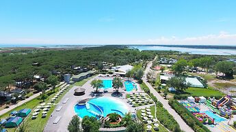 Club Del Sole Spina Family Collection