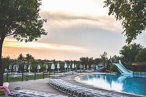 Club Del Sole Spina Family Collection