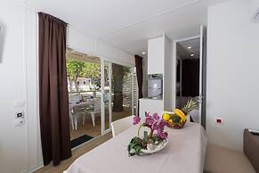 Club Del Sole Spina Family Collection