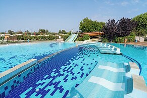 Club Del Sole Spina Family Collection
