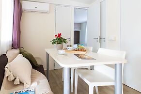 Club Del Sole Stork Family Collection