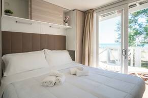 Club Del Sole Stork Family Collection