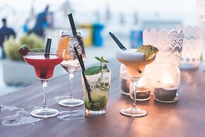 Club Del Sole Stork Family Collection