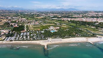 Club Del Sole Stork Family Collection