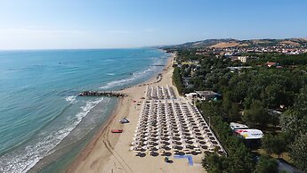 Club Del Sole Stork Family Collection