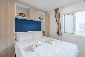 Club Del Sole Stork Family Collection