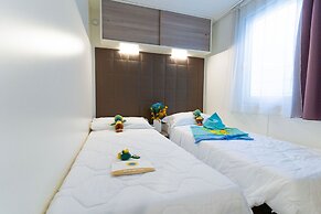 Club Del Sole Stork Family Collection