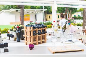 Club Del Sole Stork Family Collection