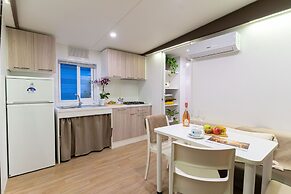 Club Del Sole Stork Family Collection