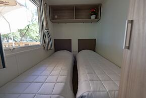 Club Del Sole Stork Family Collection