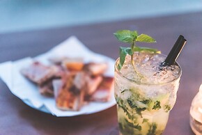 Club Del Sole Stork Family Collection