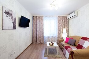 Lux Apartments Uralskaya