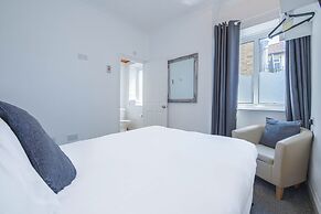 OYO Pier Hotel