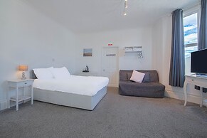 OYO Pier Hotel