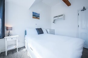 OYO Pier Hotel