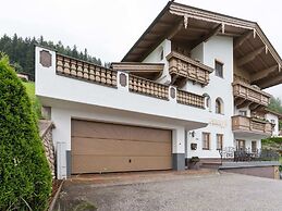 Quaint Apartment in Hainzenberg near Horbergbahn