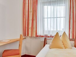 Quaint Apartment in Hainzenberg near Horbergbahn