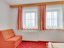 Quaint Apartment in Hainzenberg near Horbergbahn