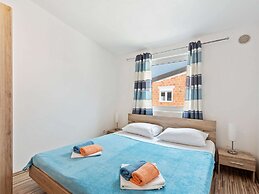 Simplistic Apartment in Vir With Garden