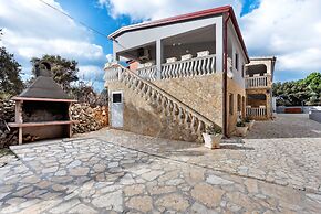 Simplistic Apartment in Vir With Garden