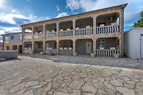 Simplistic Apartment in Vir With Garden