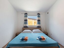 Simplistic Apartment in Vir With Garden