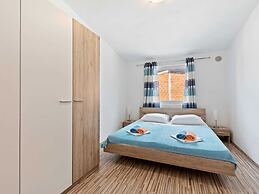 Simplistic Apartment in Vir With Garden