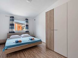 Simplistic Apartment in Vir With Garden