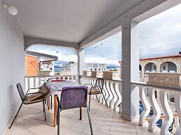 Simplistic Apartment in Vir With Garden