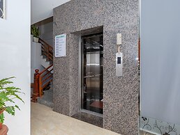 OYO 1028 Flower House Apartment