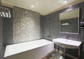 Royal Group Motel Buo Ai Branch