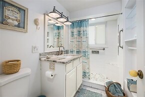 Beach N Bay 2 Bedroom Villa by RedAwning