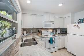 Beach N Bay 2 Bedroom Villa by RedAwning