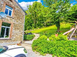 Cottage in Harze With Private Garden