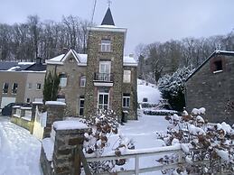 Cottage in Harze With Private Garden