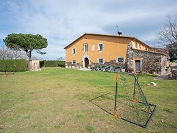Vibranr Holiday Home in Aiguaviva With Swimming Pool